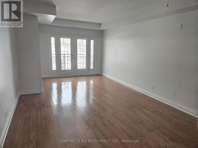 Building Photo - 200 Collier St