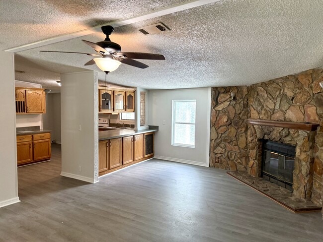 Building Photo - 610 Wolf Run