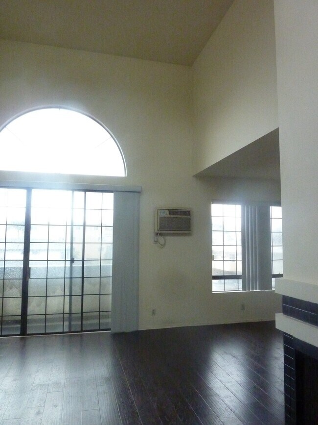 Foto del edificio - 3648 Motor Ave
