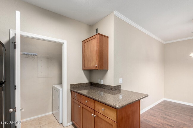 Building Photo - 5345 E Van Buren St