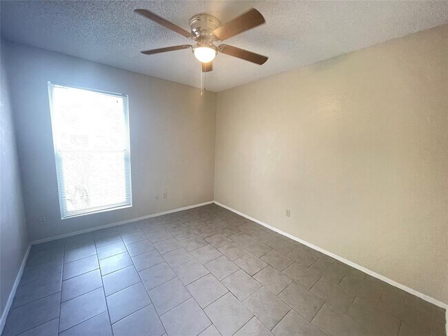 Building Photo - 509 Riverwood Dr