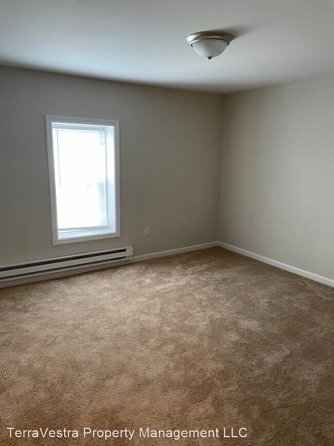 Building Photo - 4 br, 1 bath House - 310 Water Street
