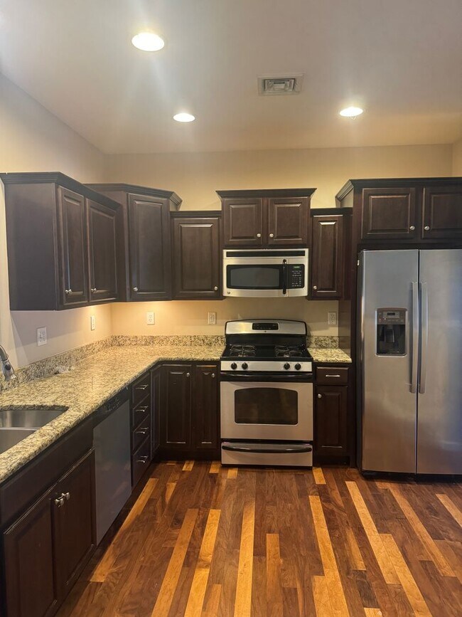 Foto del edificio - BEAUTIFUL TOWNHOUSE, GREAT LOCATION