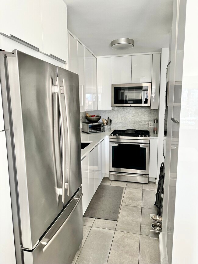 Foto del edificio - 320 E 54th St