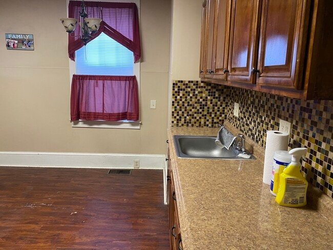 Building Photo - 1211 Wood St