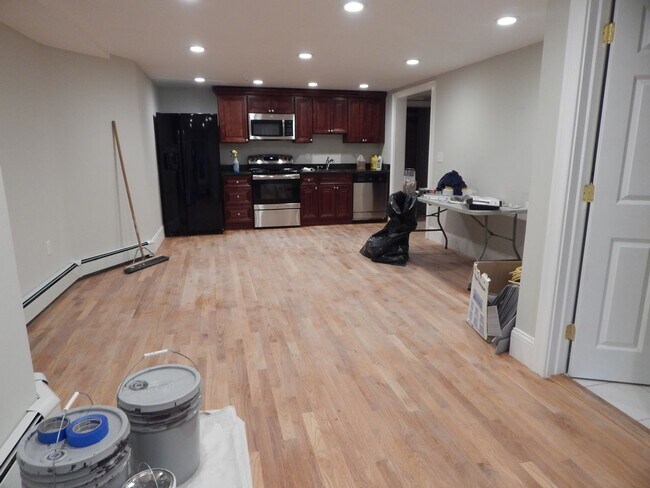 Building Photo - 483 Medford St