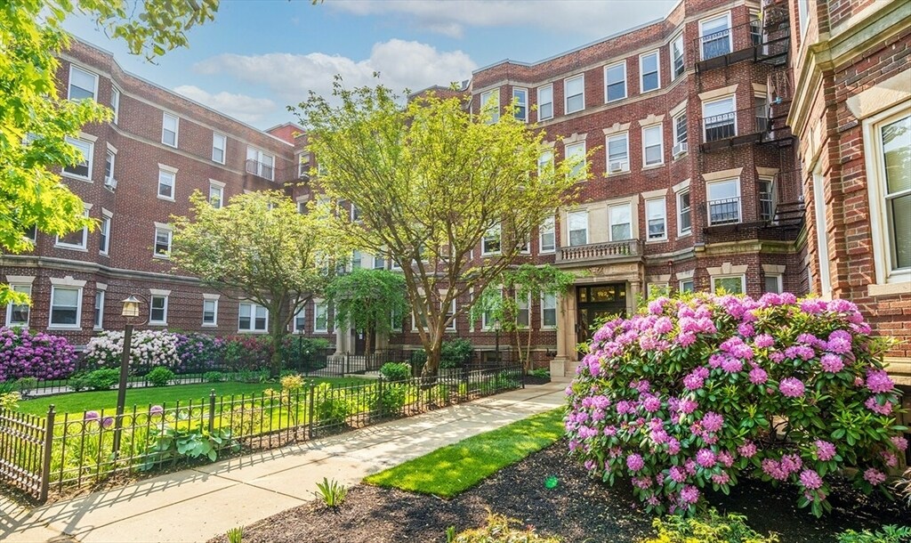 Primary Photo - 100 Queensberry St