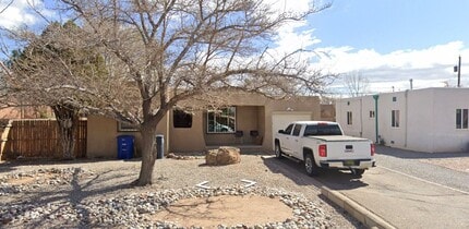 Building Photo - 302 Valencia Dr NE