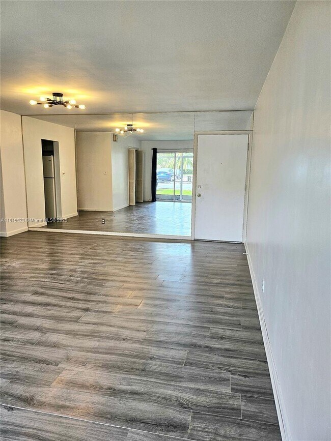 Foto del edificio - 3020 NE 16th Ave