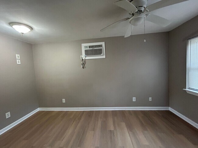Foto del edificio - **PRICE IMPROVEMENT**111 Magnolia Dr: Newl...