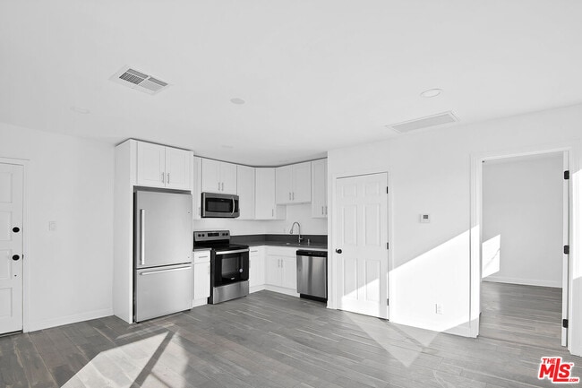 Foto del edificio - 1610 S Beverly Glen Blvd
