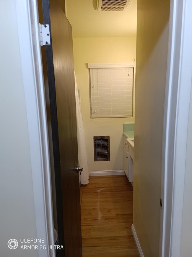 Building Photo - 2.0 bedroom in Bell California 90201