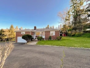 Building Photo - 15 Columbia Tpke