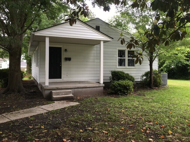 Building Photo - AVAILABLE  2/1/2021 3 BR 1 BA  HOUSE * LAR...