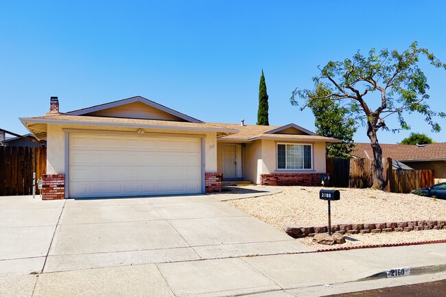 Building Photo - 2061 Peachtree Cir