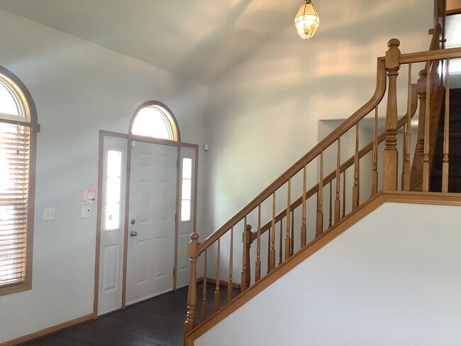 Building Photo - 2204 Irvine Lane