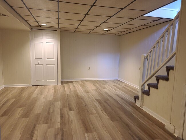 Foto del edificio - 4443 Scotia Rd