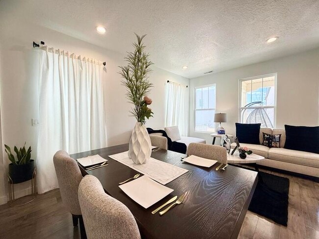 Building Photo - 6686 W Leander Dr