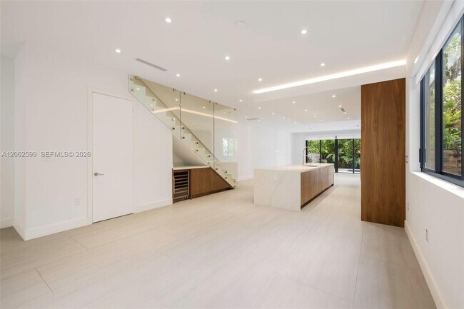 Building Photo - 2992 Coconut Ave