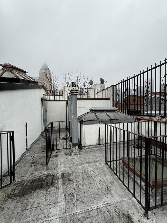 Foto del edificio - 692 10th Ave