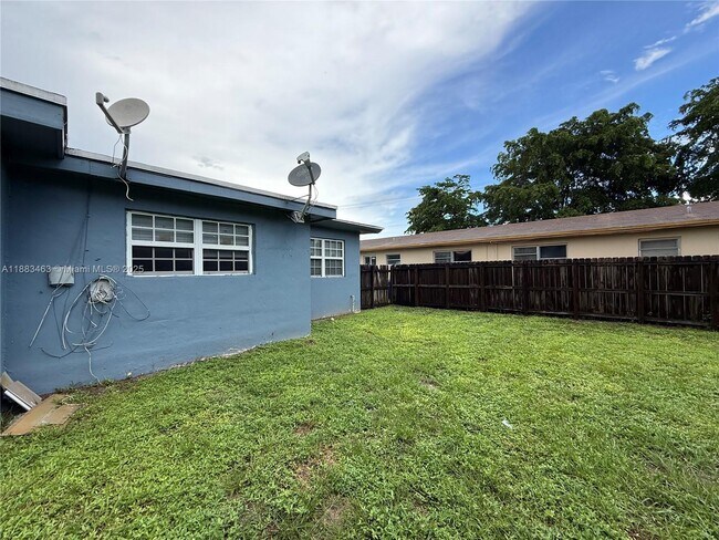 Foto del edificio - 6210 SW 27th St