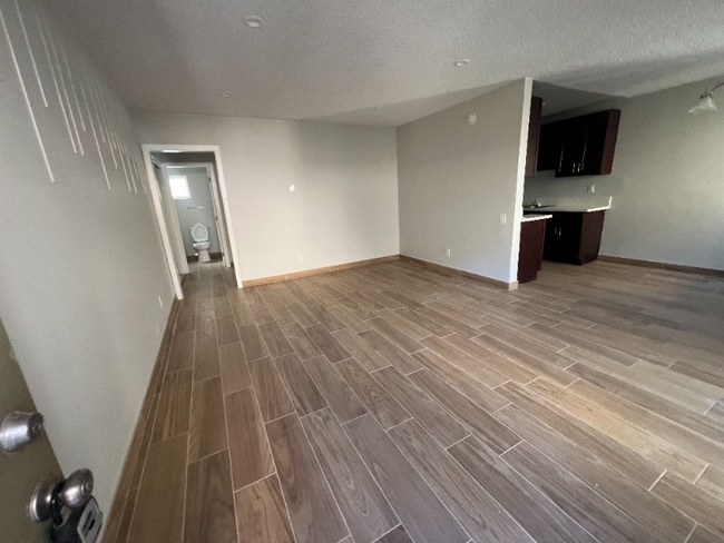 Building Photo - 14547 Saticoy St
