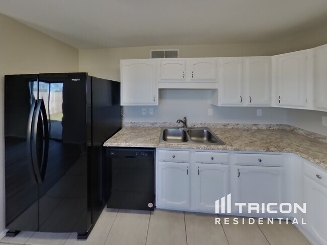 Foto del edificio - 3312 Woodlark Dr