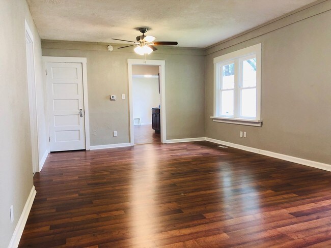 Building Photo - 1006 Kingsley Dr
