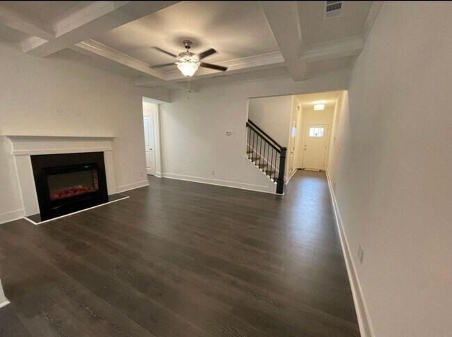 Foto del edificio - Beautiful end unit townhouse in the Townes...