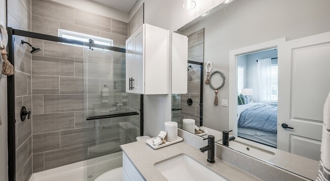 Building Photo - 10503 Peek Rd