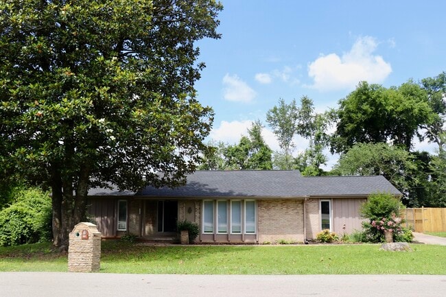 Building Photo - 2605 Yuma Dr