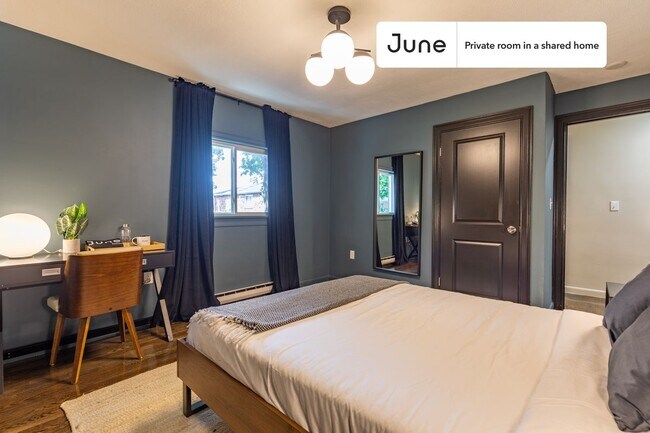 Building Photo - Private bedroom in 6 bed/4 bath Home