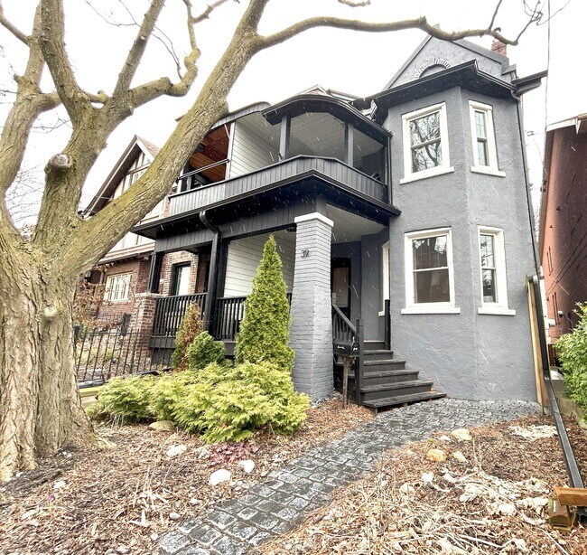 Building Photo - 39 Hogarth Av