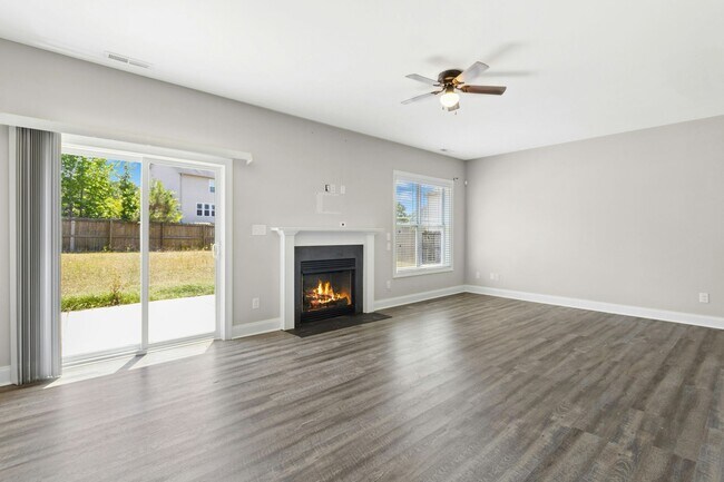 Foto del edificio - Charming and Freshly Updated Cul-de-Sac Home in Sanford!