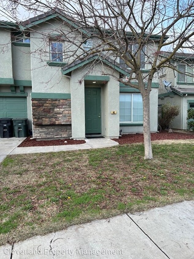 4 br, 2.5 bath House 982 E. J Street, Oa... House Rental in Oakdale