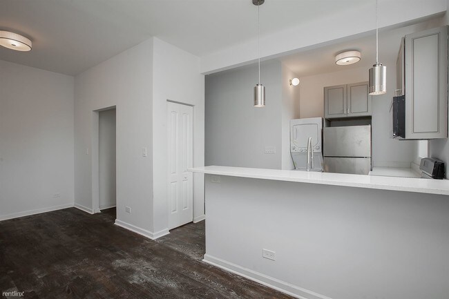 Building Photo - 1117 W 18th Pl