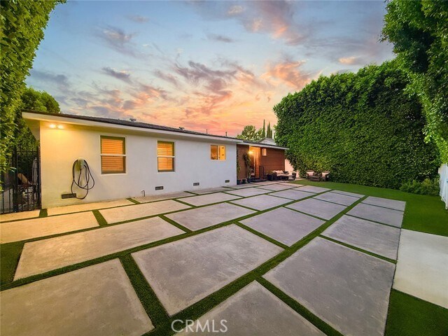 Building Photo - 15722 Magnolia Blvd
