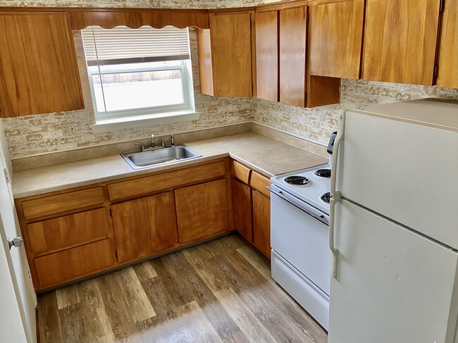 Kitchen - 18 Folly Brook Blvd