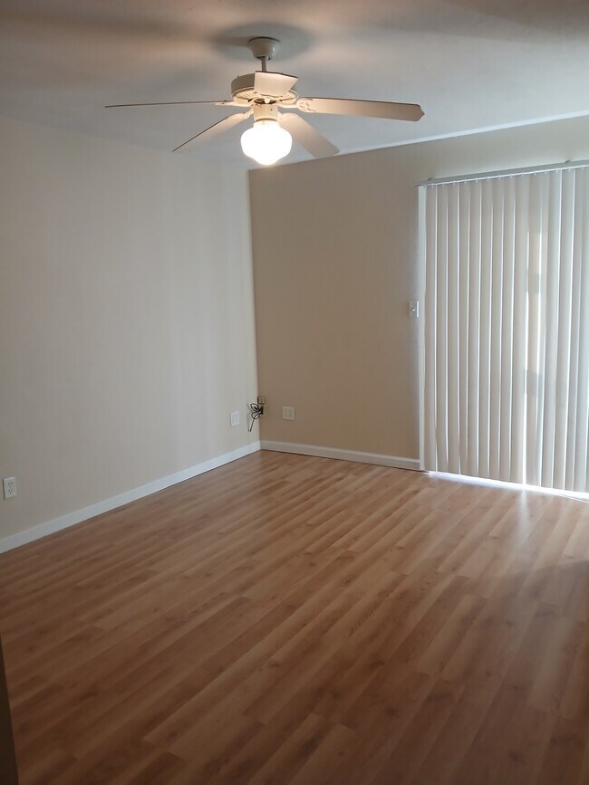 Foto del edificio - 510 S Poplar St