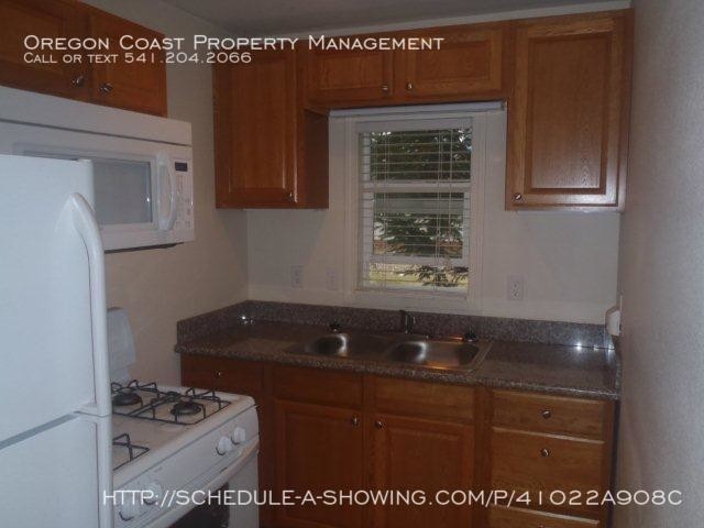 Building Photo - Ocean Breeze Apts. Unit 5