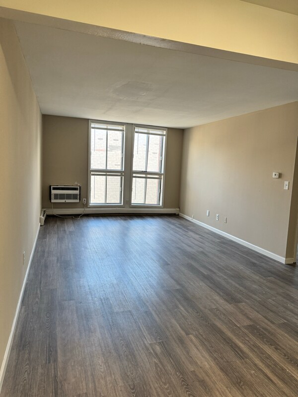 Foto del edificio - 3402 N Oakland Ave