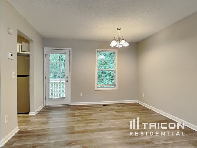 Foto del edificio - 372 River Trace Dr