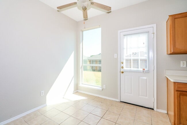 Building Photo - 1108 McKavett Dr