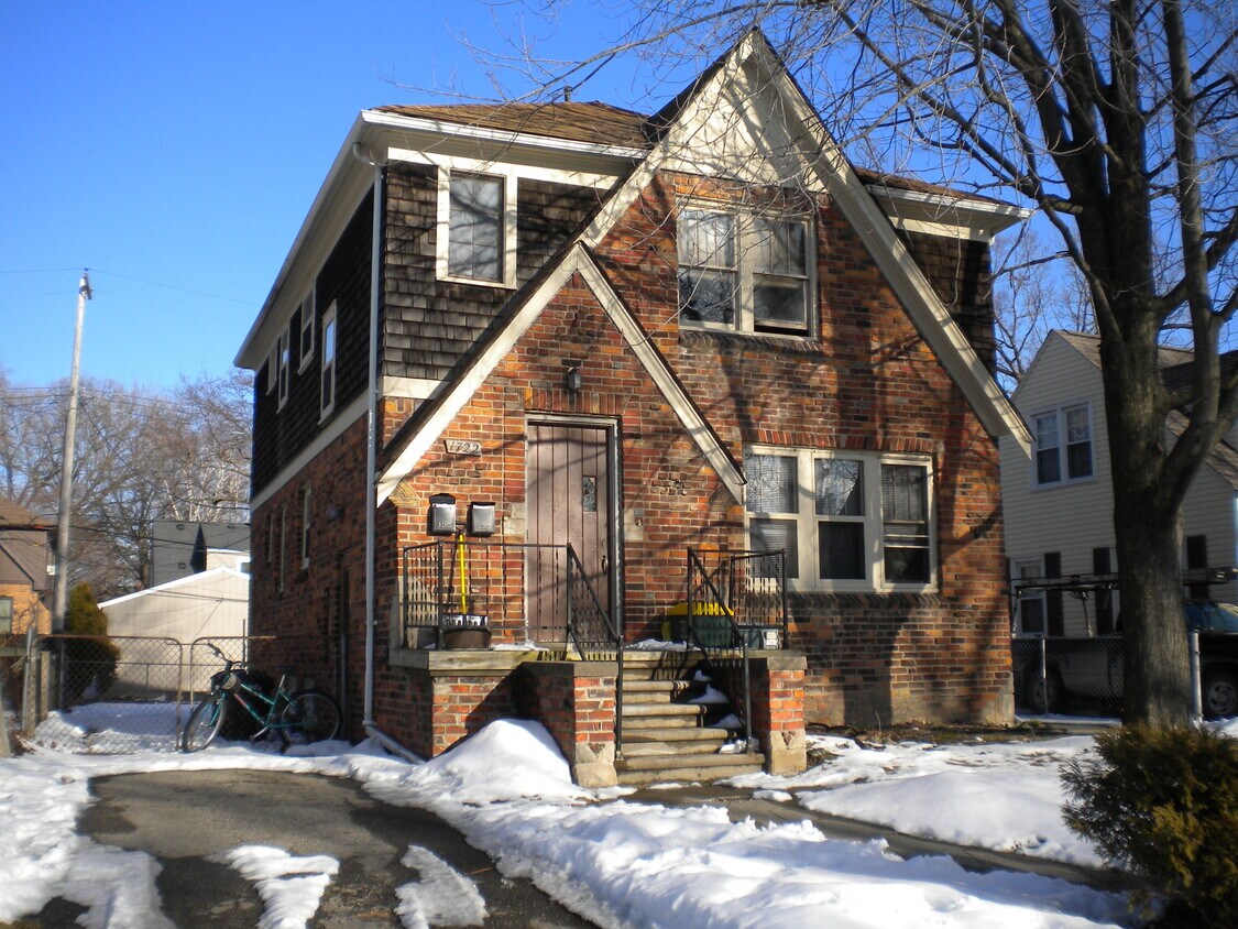 Primary Photo - 1722 W Farnum Ave