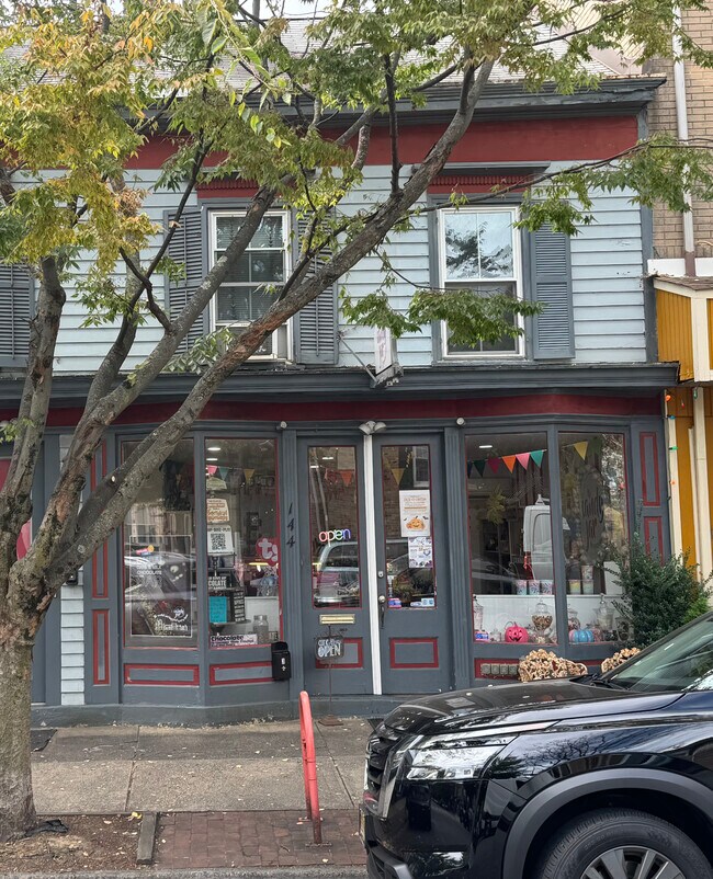 Foto del edificio - 144 Farnsworth Ave