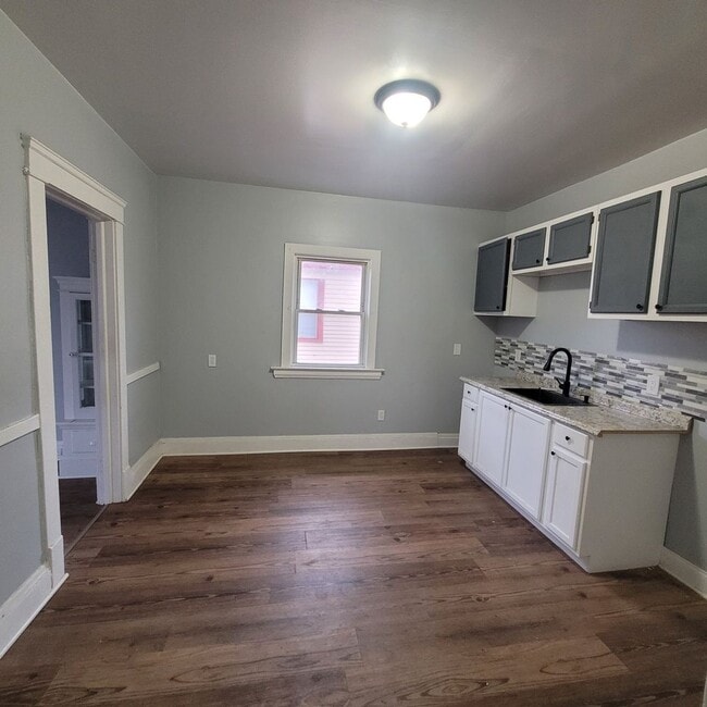 Foto del edificio - 2810 E 120th St