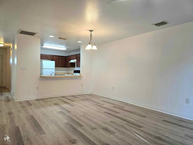 Foto del edificio - 5525 Yale St