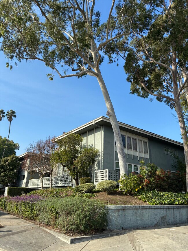 Esquina del edificio en Fair Oaks Ave. - 1520 Spruce St