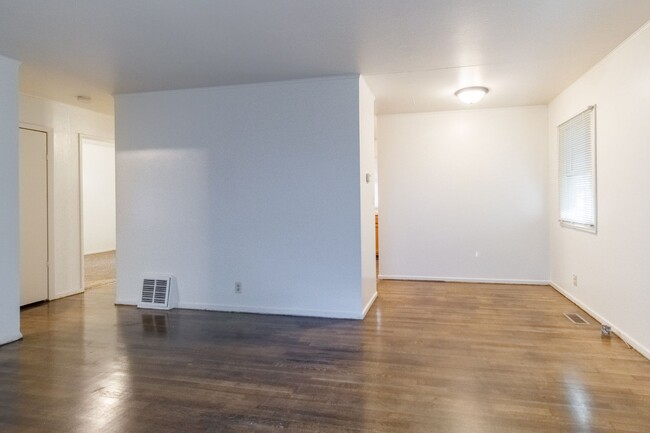 Building Photo - Cute 2 Bedroom Home New Luxury Vinyl Floor...