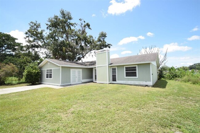 Foto del edificio - 1204 Honeytree Ln W